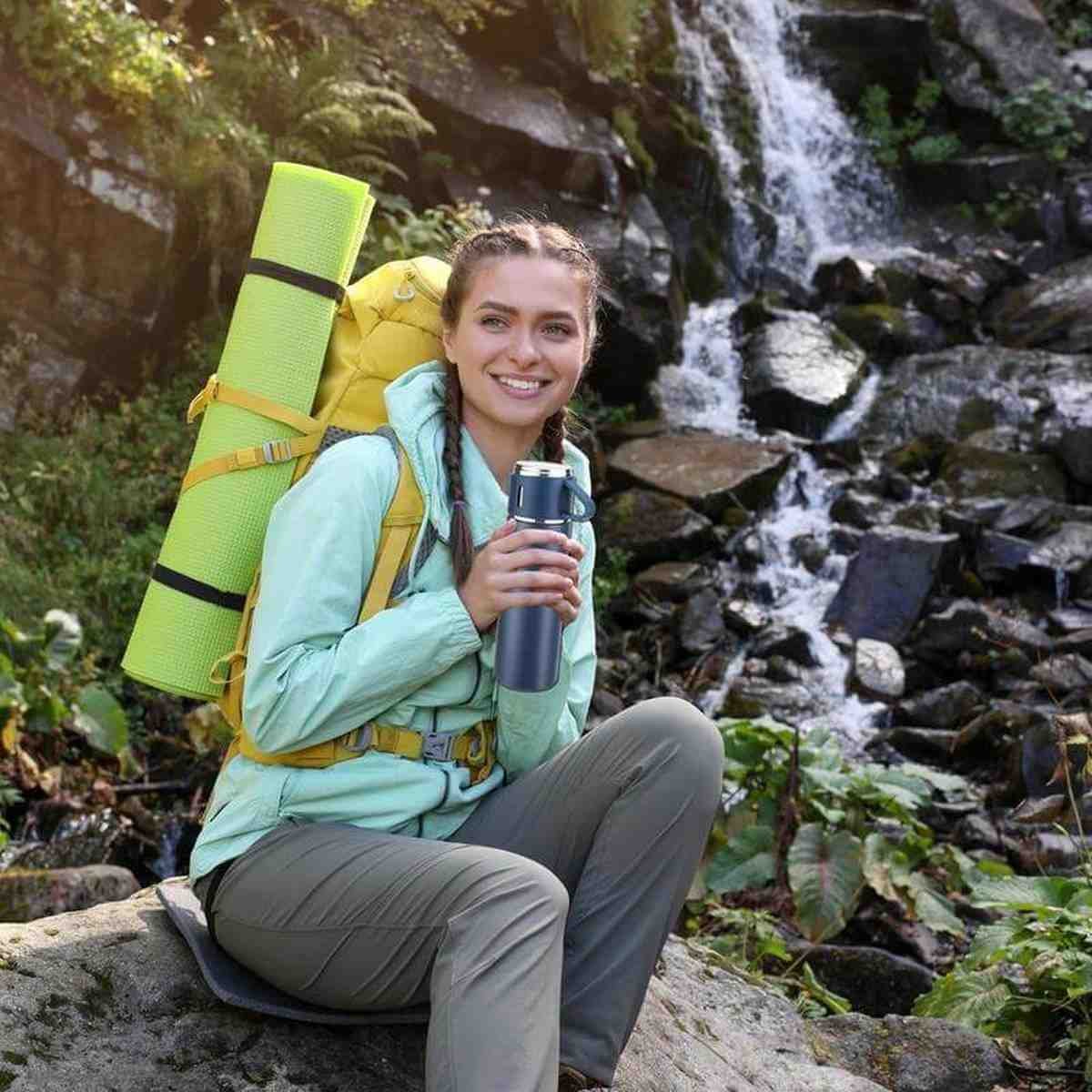 SAFFLE Gift Set - Vacuum Flask & Two Cups for Families