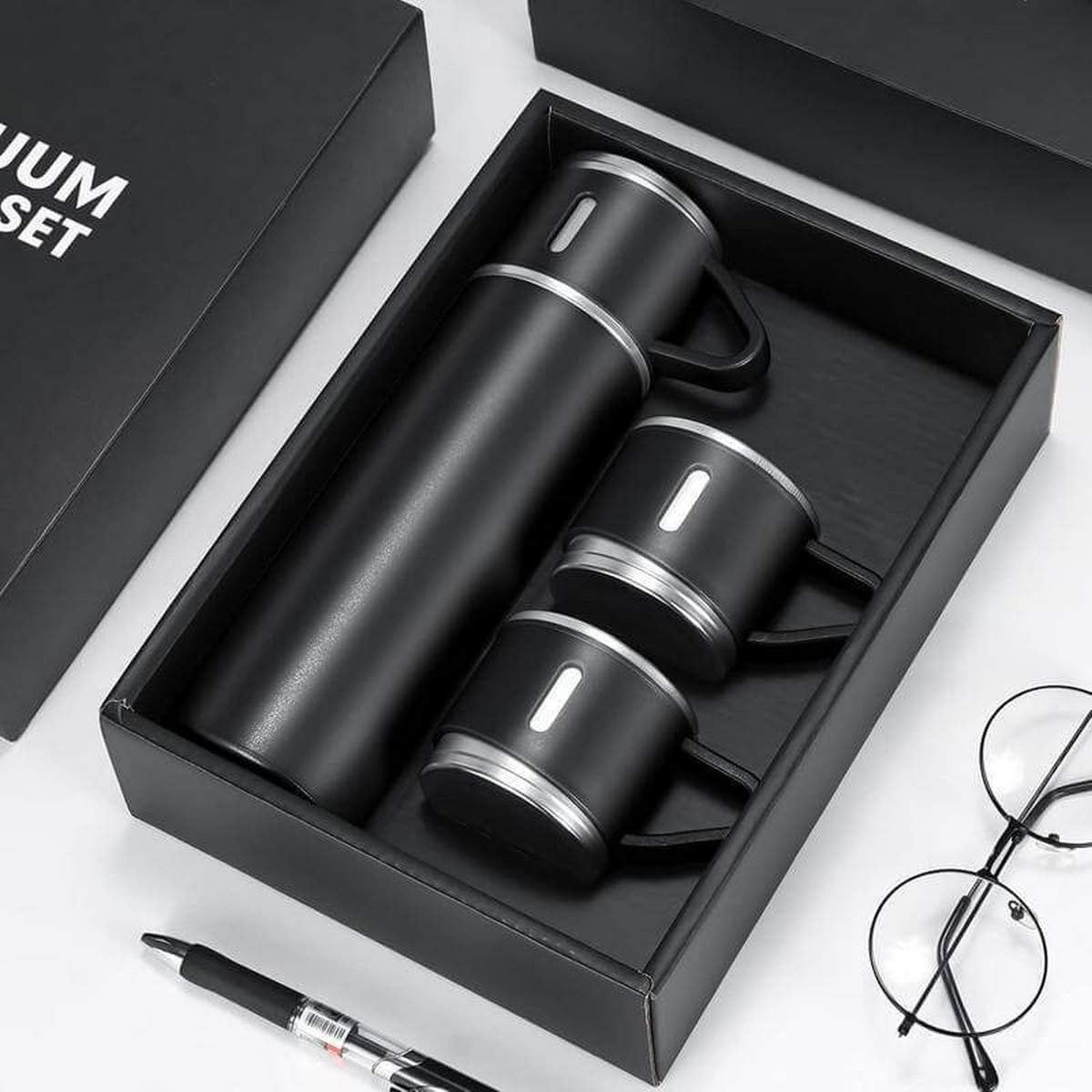 SAFFLE Gift Set - Vacuum Flask & Two Cups for Families